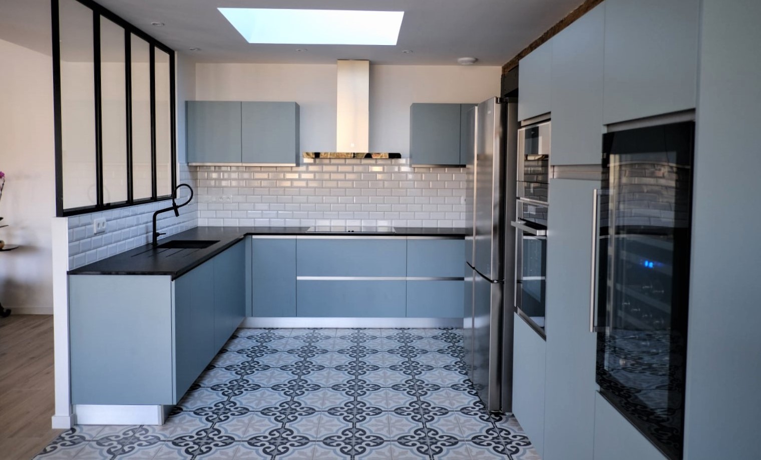 Cuisine sur mesure bleue
