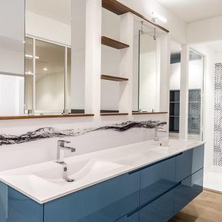 Salle de bain bleue